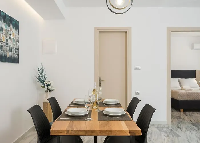 Quarters Luxury Apts Apartamento *