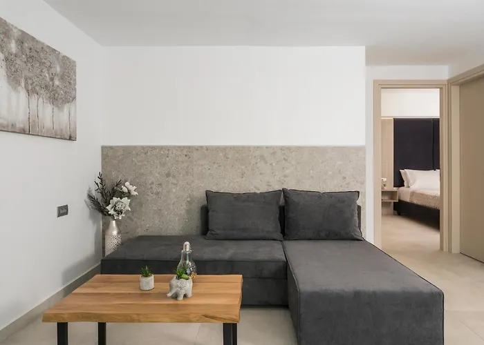 Quarters Luxury Apts *