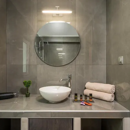 Quarters Luxury Apts خانيا