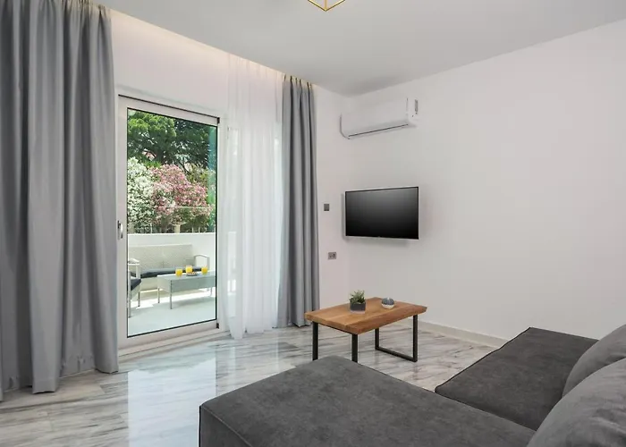 아파트 Quarters Luxury Apts *