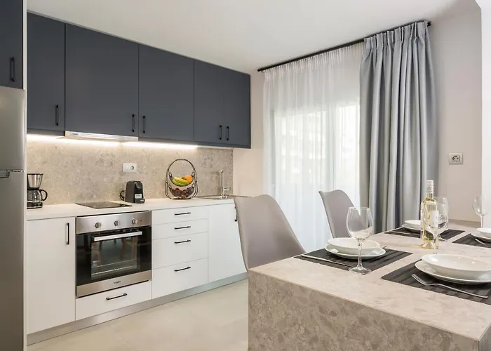 Quarters Luxury Apts 아파트