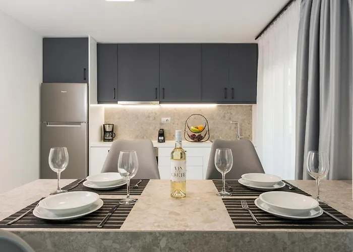 Quarters Luxury Apts *