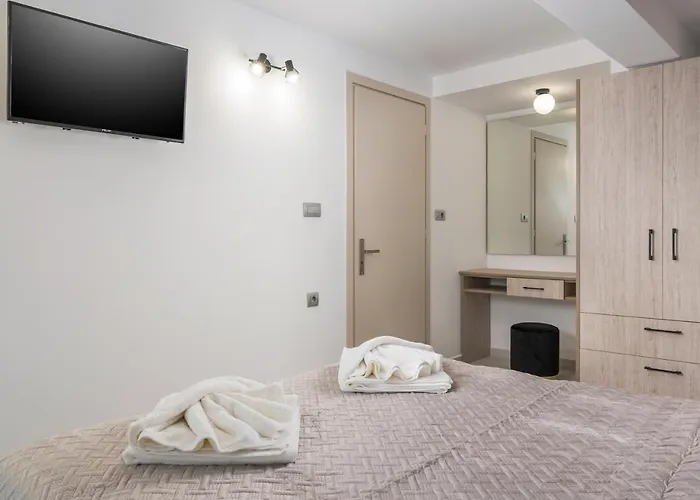 아파트 Quarters Luxury Apts *