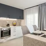 Quarters Luxury Apts Apartamento