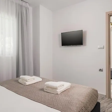 Quarters Luxury Apts Appartement *