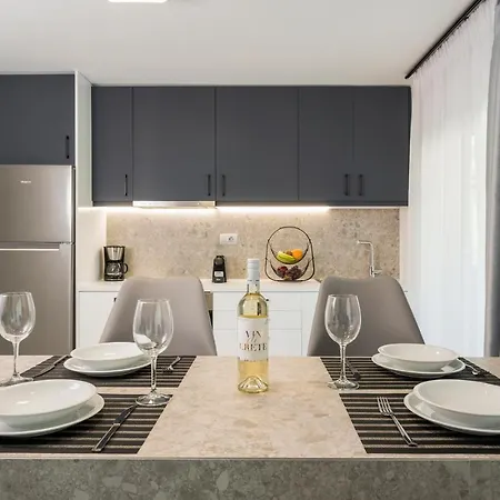 Quarters Luxury Apts *