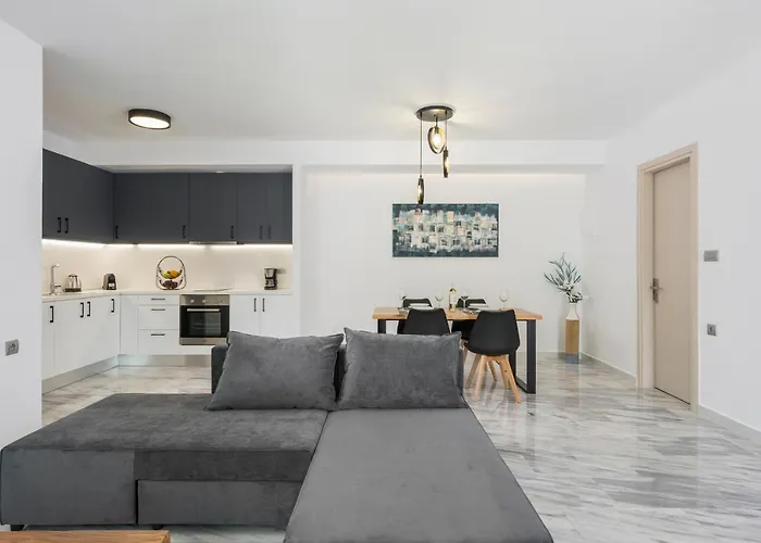 Quarters Luxury Apts Apartament