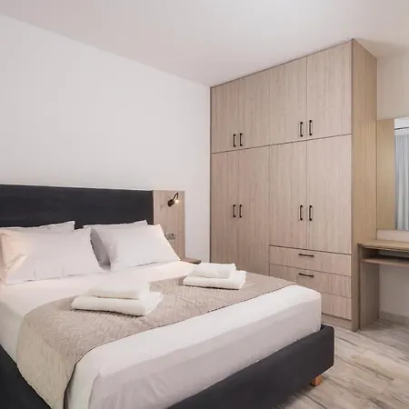 アパート Quarters Luxury Apts