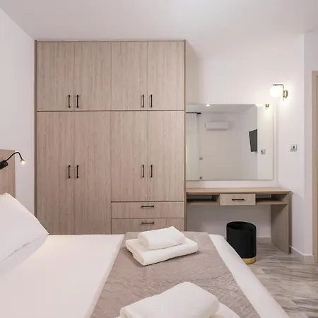 Quarters Luxury Apts *