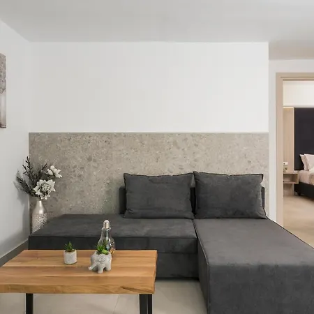 Quarters Luxury Apts *