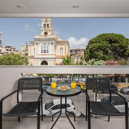 Апартаменти Quarters Luxury Apts *