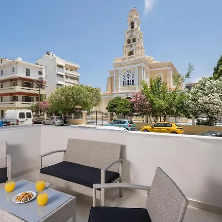 Quarters Luxury Apts Апартаменти