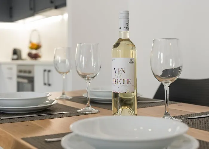 Quarters Luxury Apts *